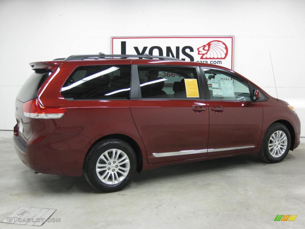2011 Sienna XLE - Salsa Red Pearl / Light Gray photo #11