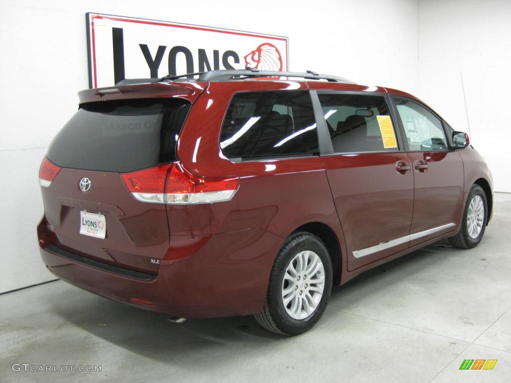 2011 Sienna XLE - Salsa Red Pearl / Light Gray photo #18