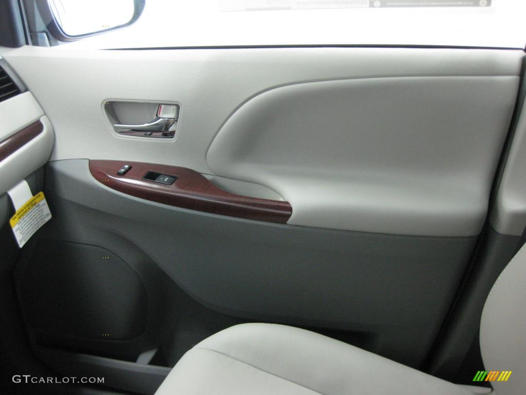 2011 Sienna XLE - Salsa Red Pearl / Light Gray photo #34