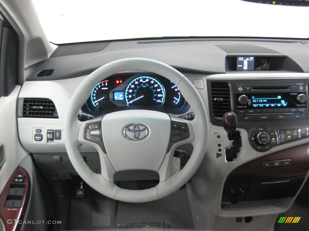 2011 Sienna XLE - Salsa Red Pearl / Light Gray photo #38