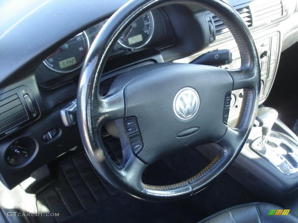 2003 Volkswagen Passat GLS Sedan Steering Wheel Photos