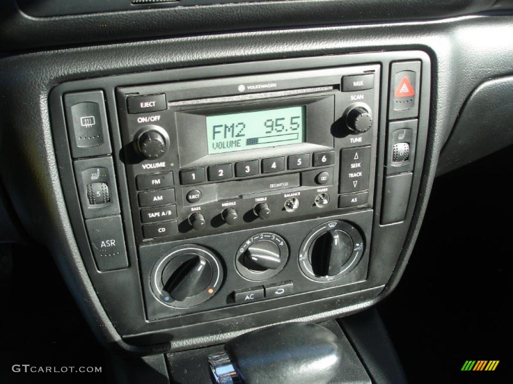 2003 Volkswagen Passat GLS Sedan Controls Photos