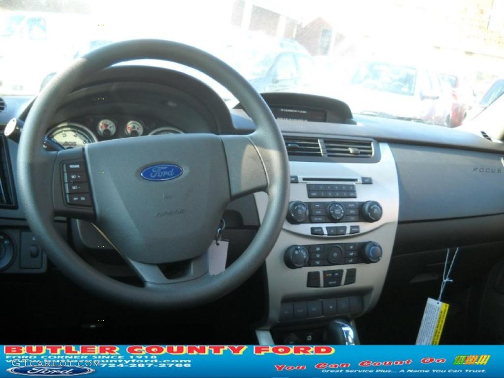 2011 Focus SE Sedan - Sterling Gray Metallic / Charcoal Black photo #12