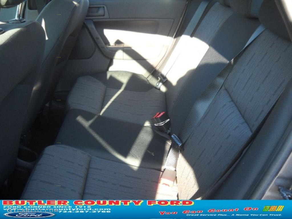 2011 Focus SE Sedan - Sterling Gray Metallic / Charcoal Black photo #13