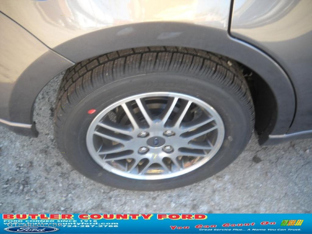 2011 Focus SE Sedan - Sterling Gray Metallic / Charcoal Black photo #18