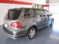 Meteor Gray Metallic - Routan SE Photo No. 4
