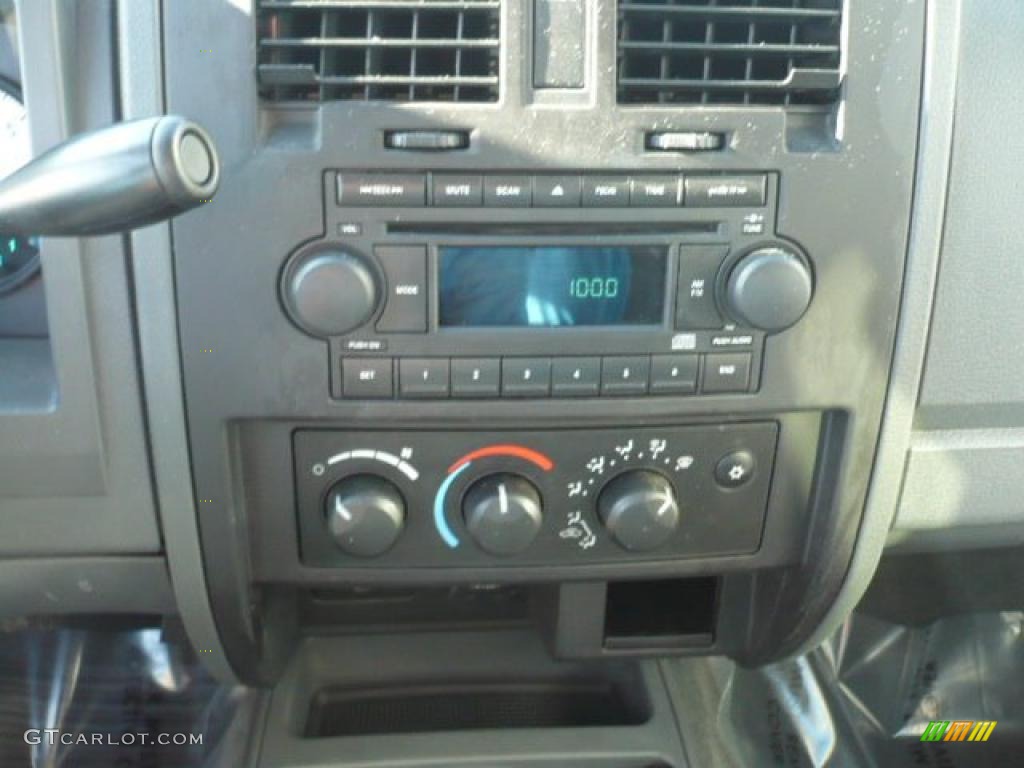 2005 Dodge Dakota ST Club Cab Controls Photos