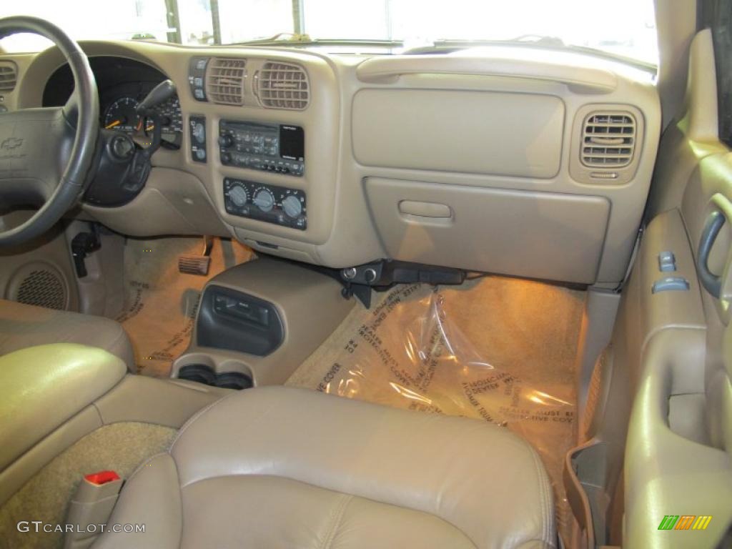 1998 Chevrolet Blazer LS 4x4 Beige Dashboard Photo #39570927