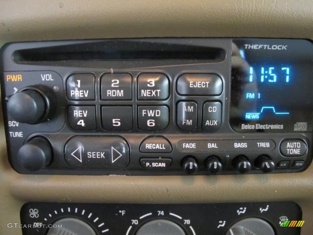 1998 Chevrolet Blazer LS 4x4 Controls Photo #39571051