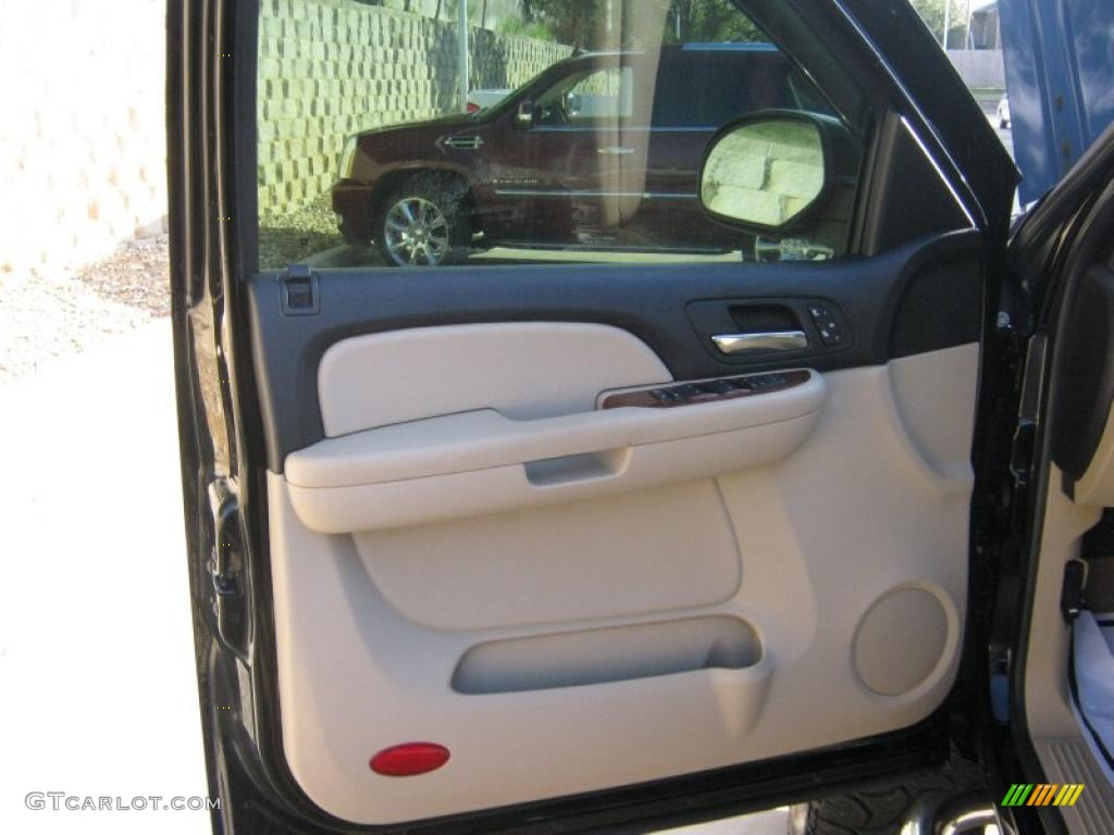 2007 Chevrolet Silverado 1500 LTZ Crew Cab 4x4 Light Cashmere/Ebony Black Door Panel Photo #39573447