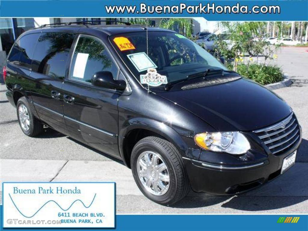 2007 Town & Country Limited - Brilliant Black Crystal Pearl / Medium Slate Gray photo #1