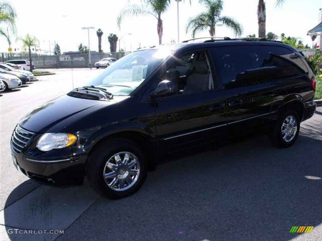 2007 Town & Country Limited - Brilliant Black Crystal Pearl / Medium Slate Gray photo #3