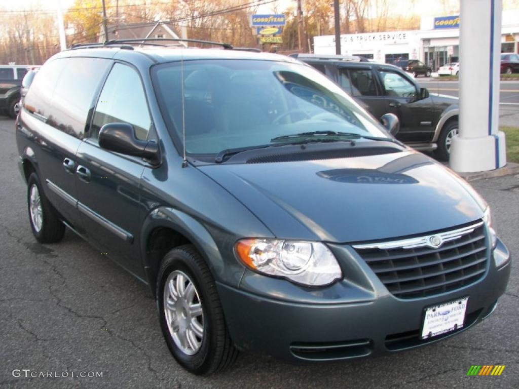 Magnesium Pearl 2006 Chrysler Town & Country Touring Exterior Photo #39580193