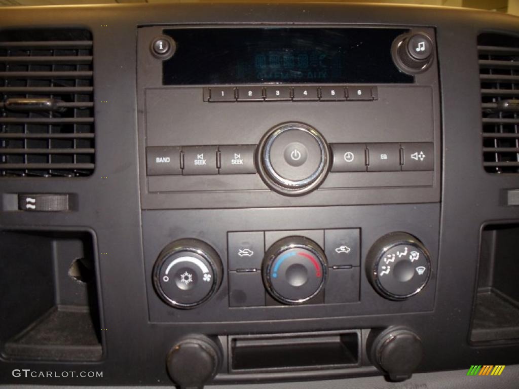 2007 Chevrolet Silverado 1500 Work Truck Extended Cab Controls Photo #39582453