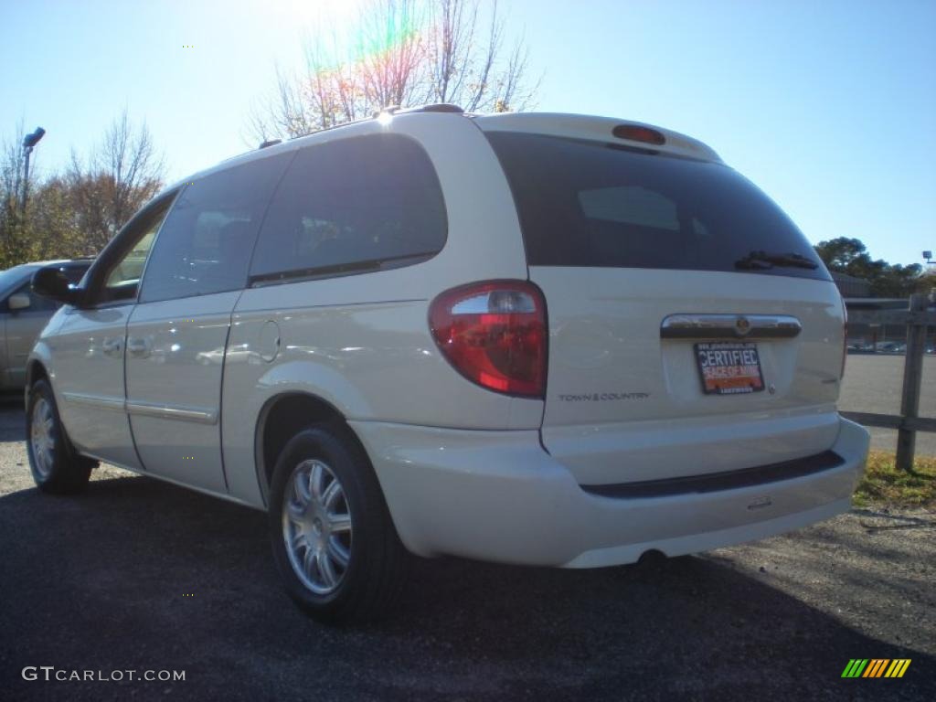 2007 Town & Country Touring - Cool Vanilla White / Medium Slate Gray photo #5