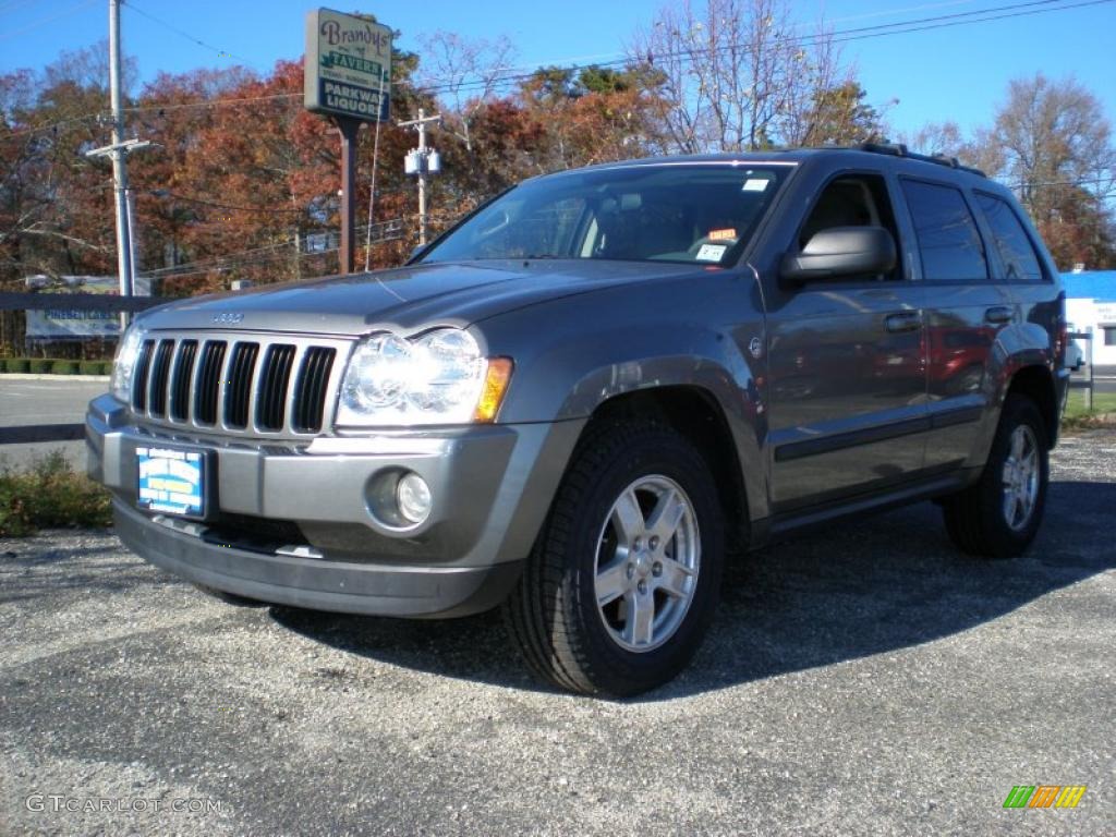 2007 Grand Cherokee Laredo 4x4 - Mineral Gray Metallic / Medium Slate Gray photo #1