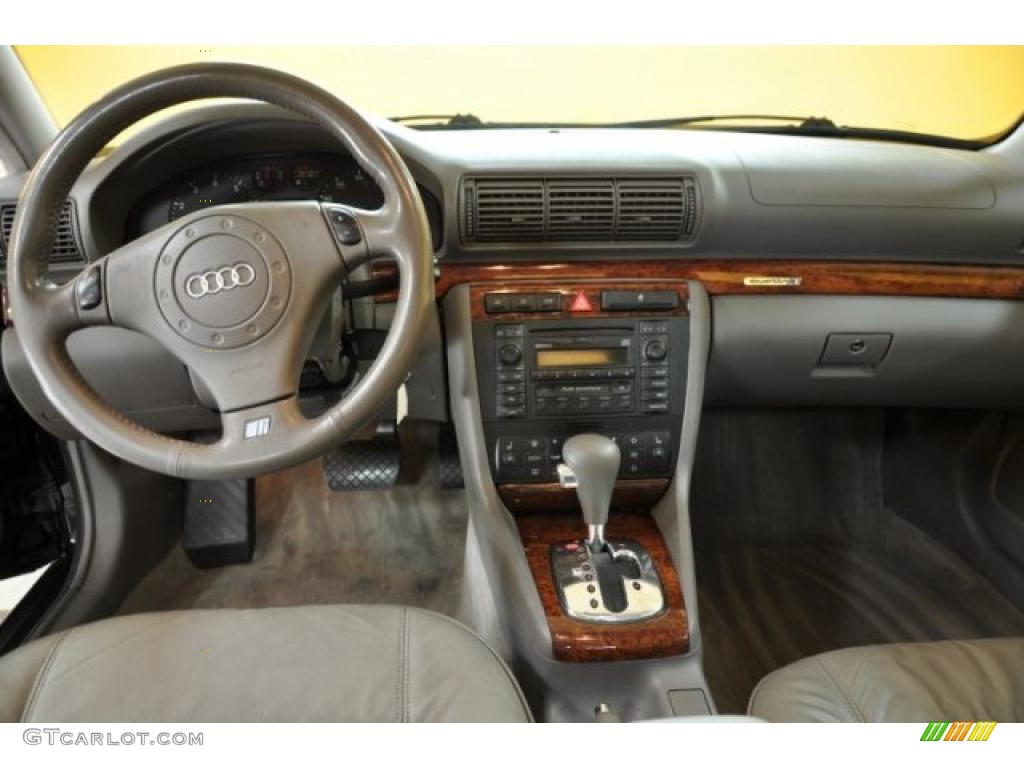 2001 Audi A4 2.8 quattro Sedan Dashboard Photos