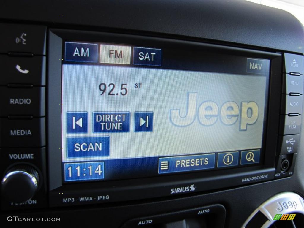 2011 Jeep Wrangler Call of Duty: Black Ops Edition 4x4 Controls Photo #39586817