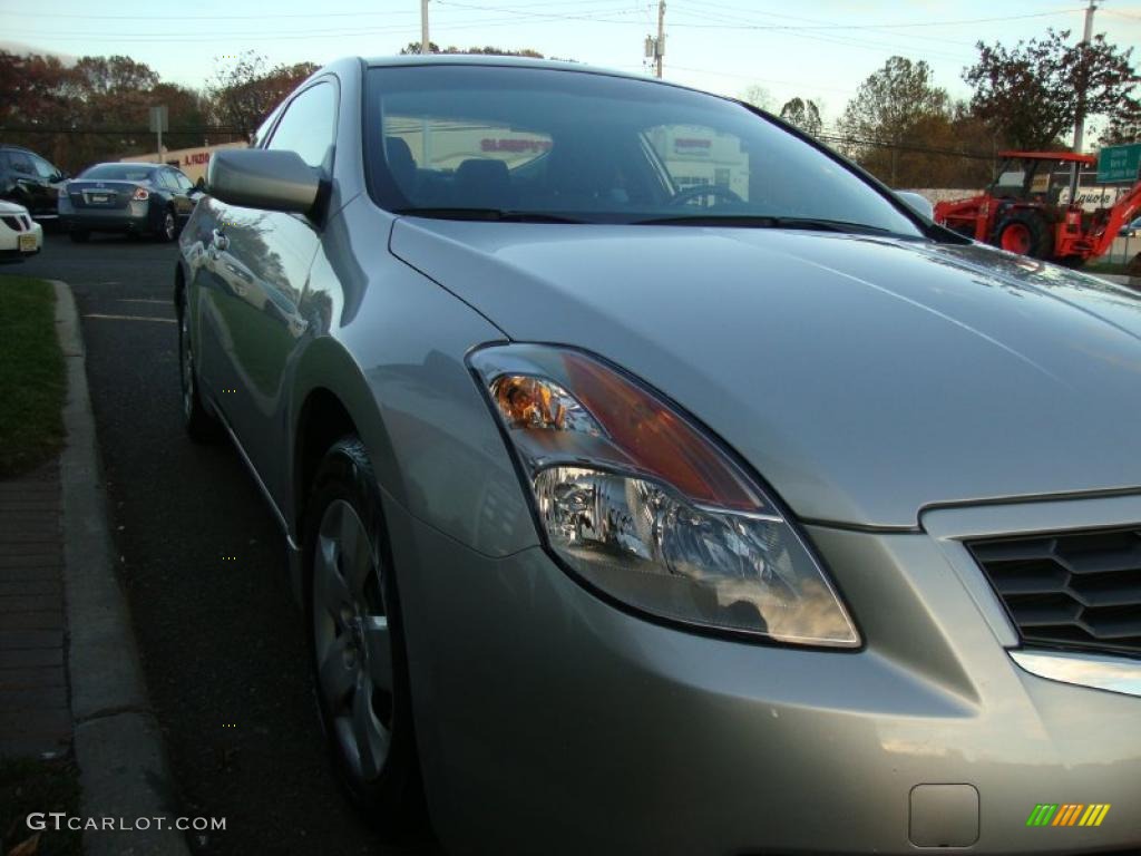 2008 Altima 2.5 S Coupe - Radiant Silver Metallic / Charcoal photo #10