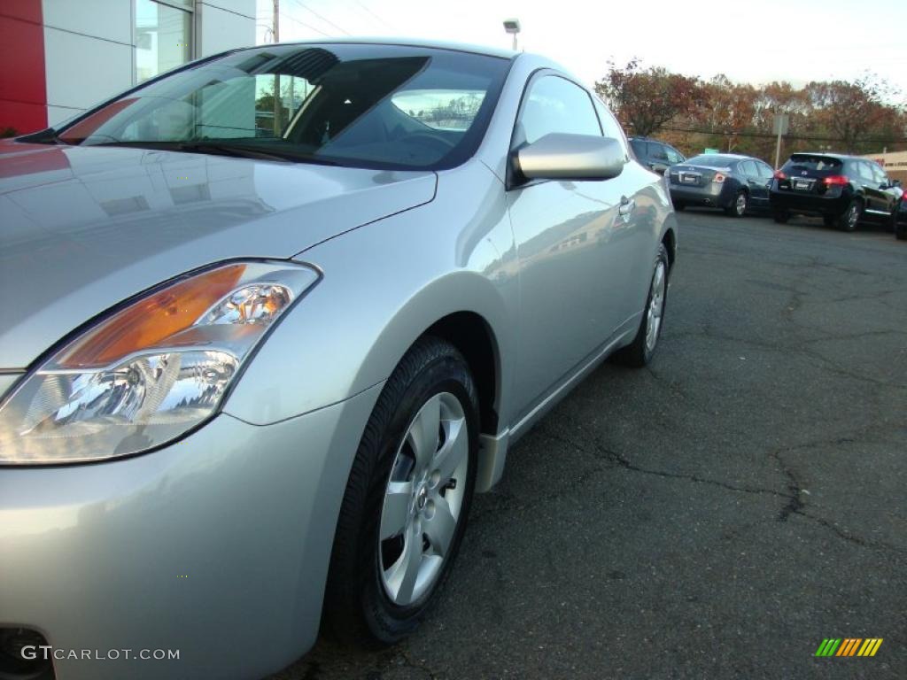 2008 Altima 2.5 S Coupe - Radiant Silver Metallic / Charcoal photo #11