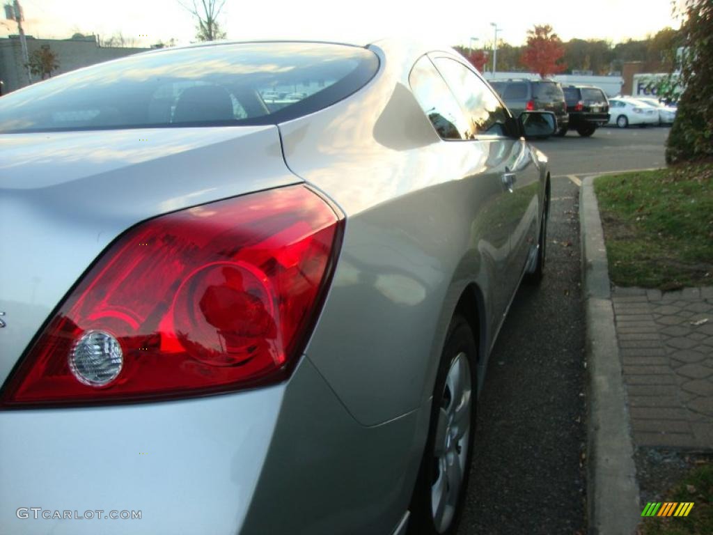 2008 Altima 2.5 S Coupe - Radiant Silver Metallic / Charcoal photo #13
