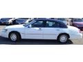 2001 Vibrant White Lincoln Town Car Executive  photo #5