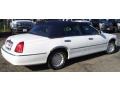 2001 Vibrant White Lincoln Town Car Executive  photo #7