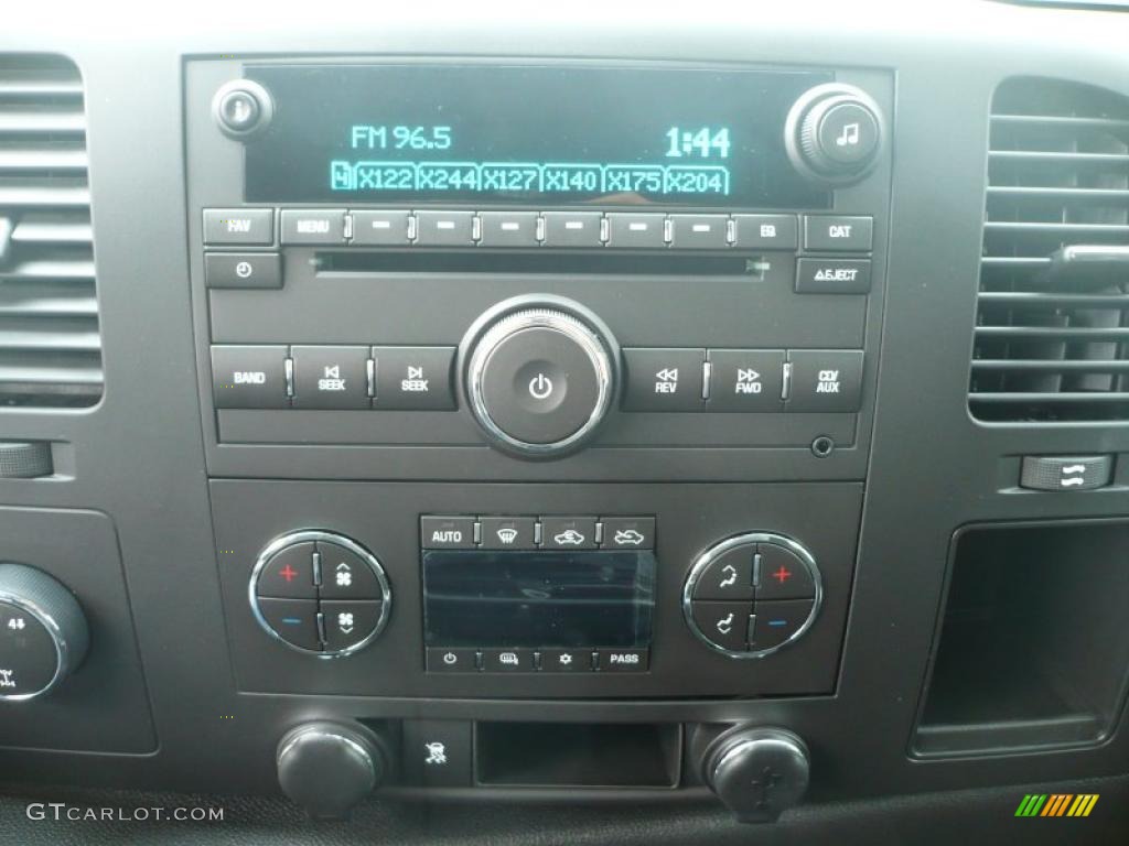 2011 GMC Sierra 2500HD SLE Extended Cab 4x4 Controls Photo #39596239