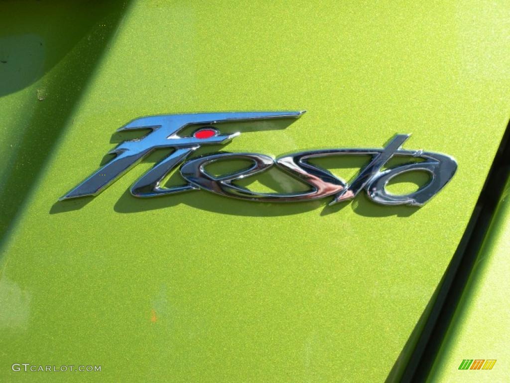 2011 Fiesta SE Hatchback - Lime Squeeze Metallic / Charcoal Black/Blue Cloth photo #4
