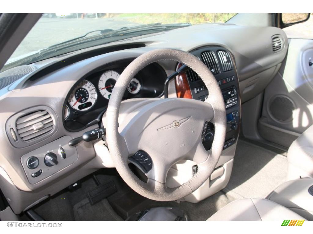 Sandstone Interior 2002 Chrysler Town & Country LXi Photo #39602653