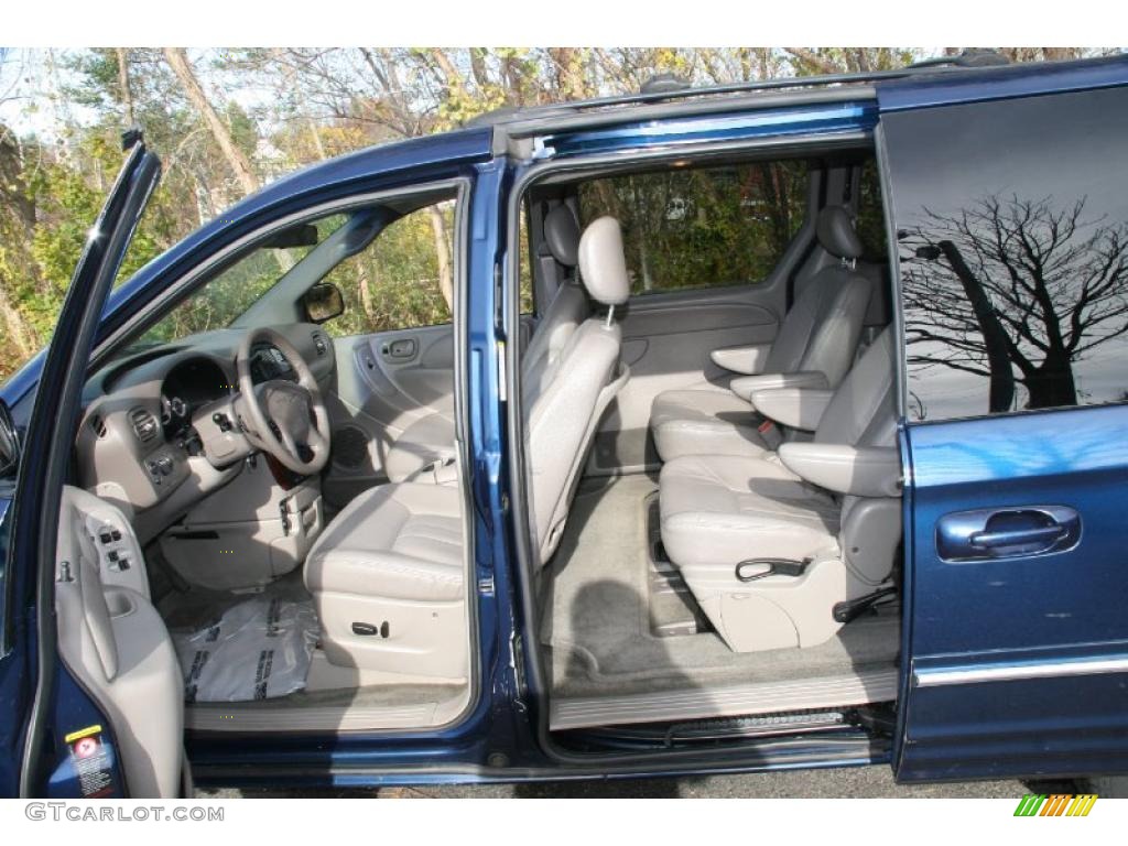 Sandstone Interior 2002 Chrysler Town & Country LXi Photo #39602681