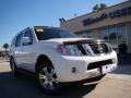2008 White Frost Nissan Pathfinder LE 4x4  photo #37