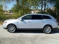 2011 Ingot Silver Metallic Lincoln MKT FWD  photo #2