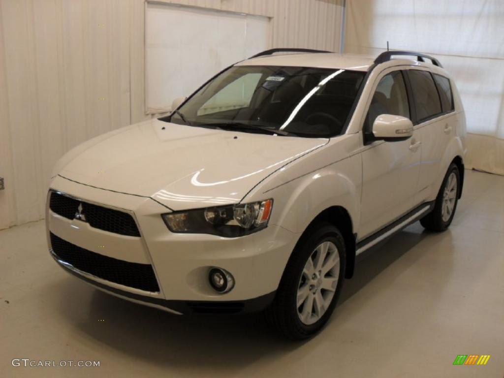 2011 Outlander SE - Diamond White Pearl / Black photo #1