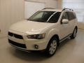 2011 Diamond White Pearl Mitsubishi Outlander SE  photo #1