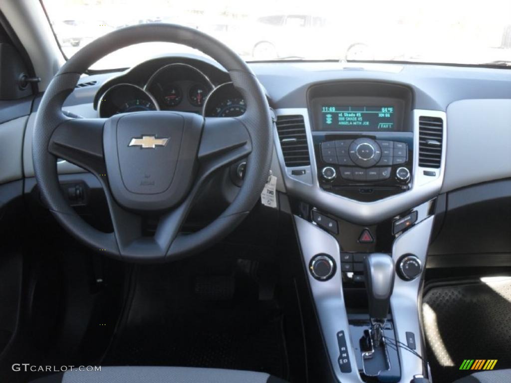 2011 Chevrolet Cruze LS dashboard Photo #39614173