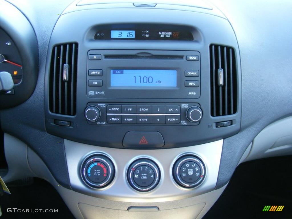 2010 Hyundai Elantra GLS Controls Photo #39614303