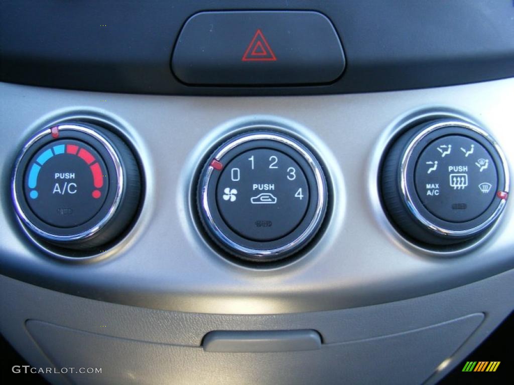 2010 Hyundai Elantra GLS Controls Photo #39614341