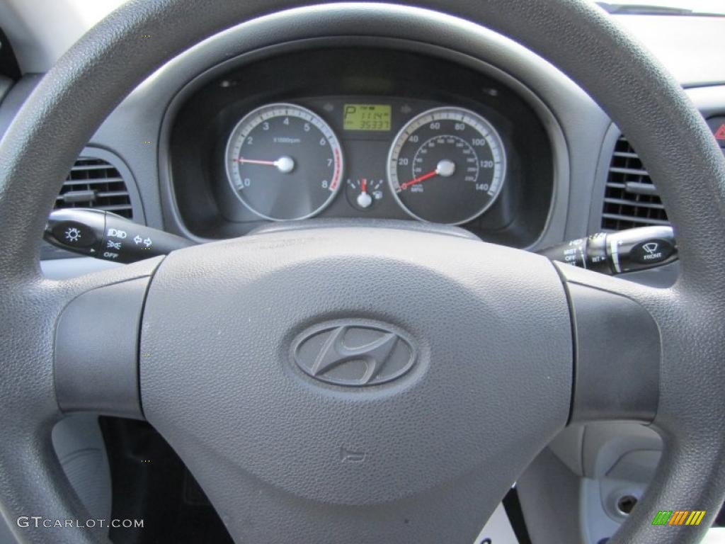 2009 Hyundai Accent GLS 4 Door Gray Steering Wheel Photo #39614581