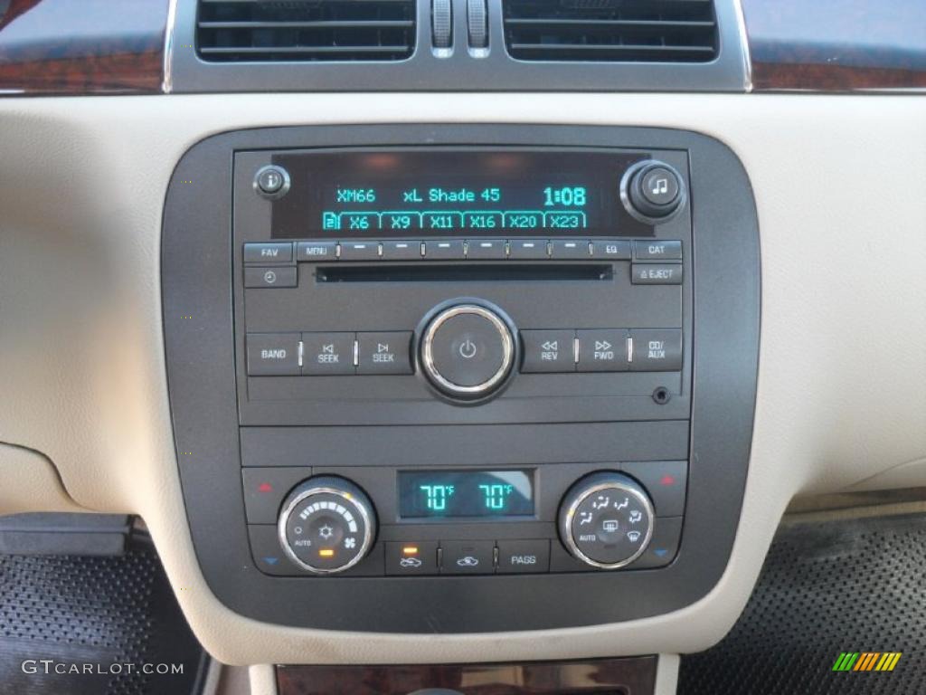 2011 Buick Lucerne CXL Controls Photo #39615373