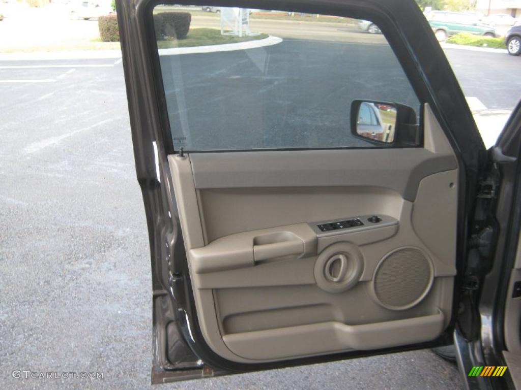 2006 Jeep Commander Standard Commander Model Khaki Door Panel Photo #39619721
