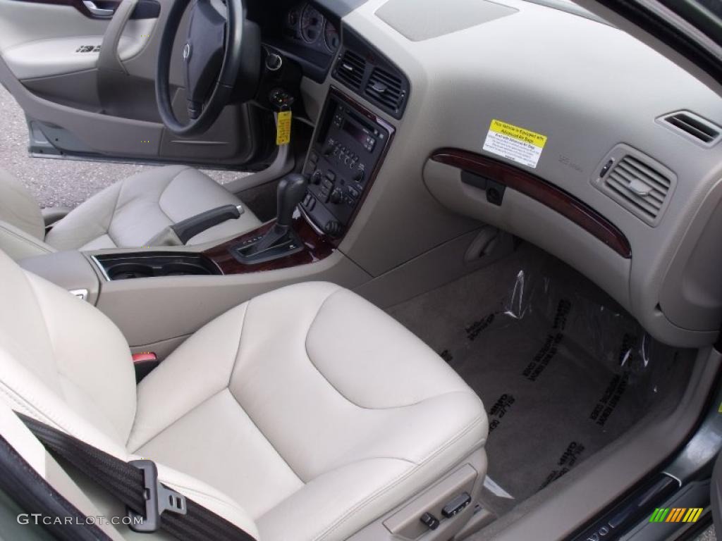 Taupe/Light Taupe Interior 2007 Volvo S60 2.5T AWD Photo #39627066