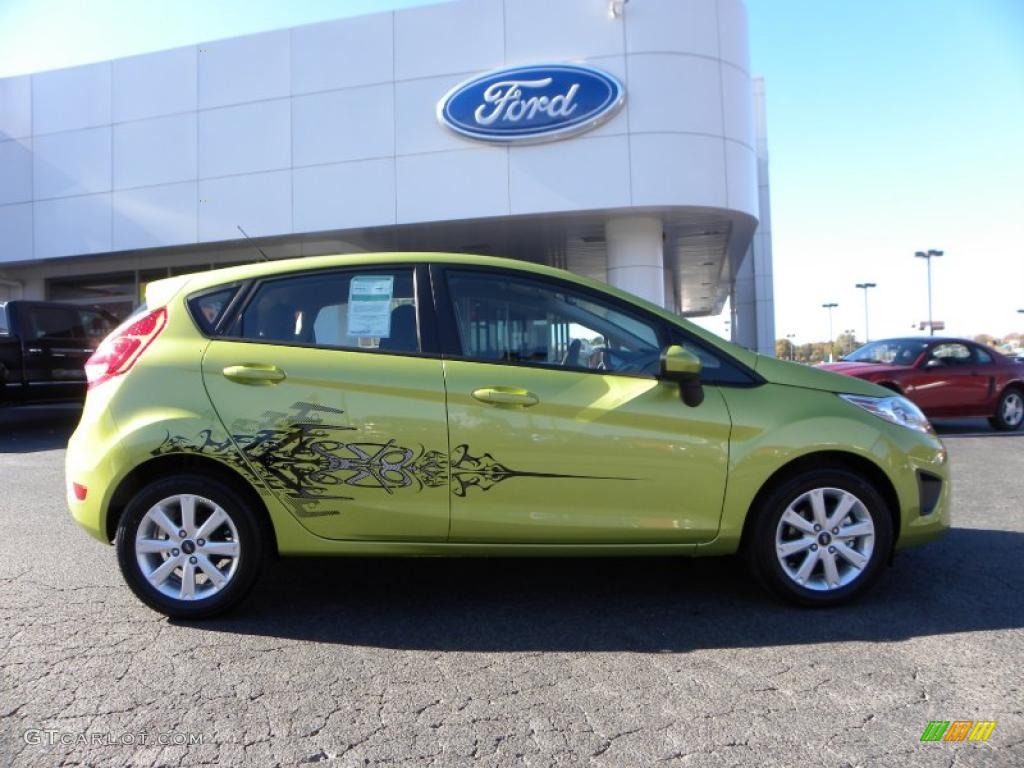 2011 Fiesta SE Hatchback - Lime Squeeze Metallic / Charcoal Black/Blue Cloth photo #2