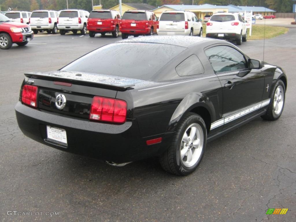 2007 Mustang V6 Premium Coupe - Black / Light Graphite photo #5