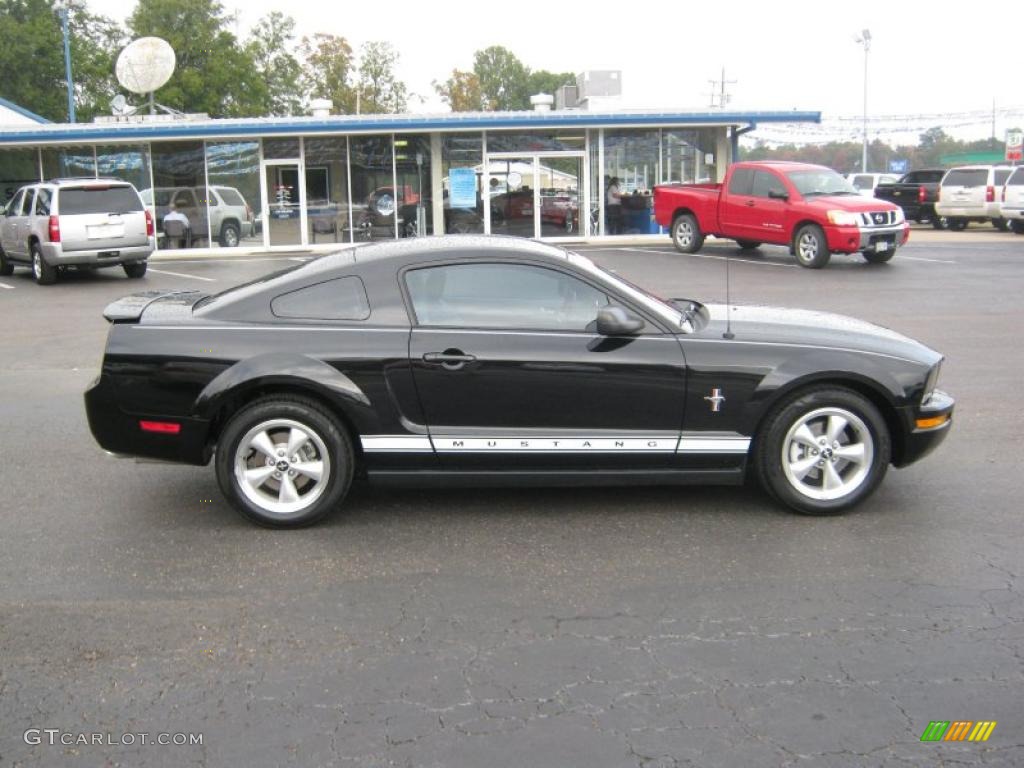 2007 Mustang V6 Premium Coupe - Black / Light Graphite photo #6