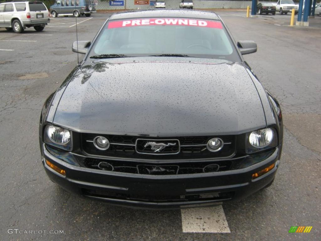 2007 Mustang V6 Premium Coupe - Black / Light Graphite photo #8
