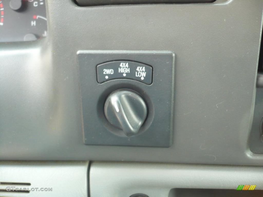 2004 Ford F350 Super Duty XLT Regular Cab 4x4 Controls Photo #39632578