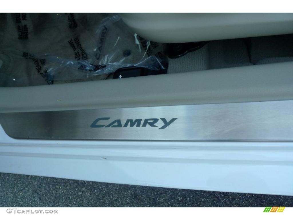 2009 Camry Hybrid - Super White / Bisque photo #28