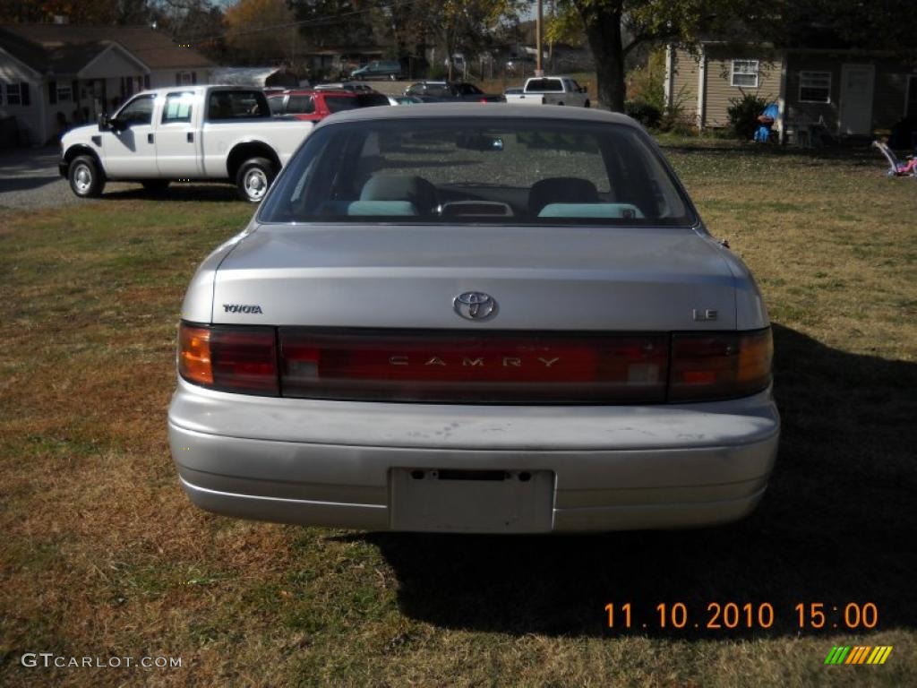 1992 Camry LE Sedan - Silvermist Metallic / Gray photo #5