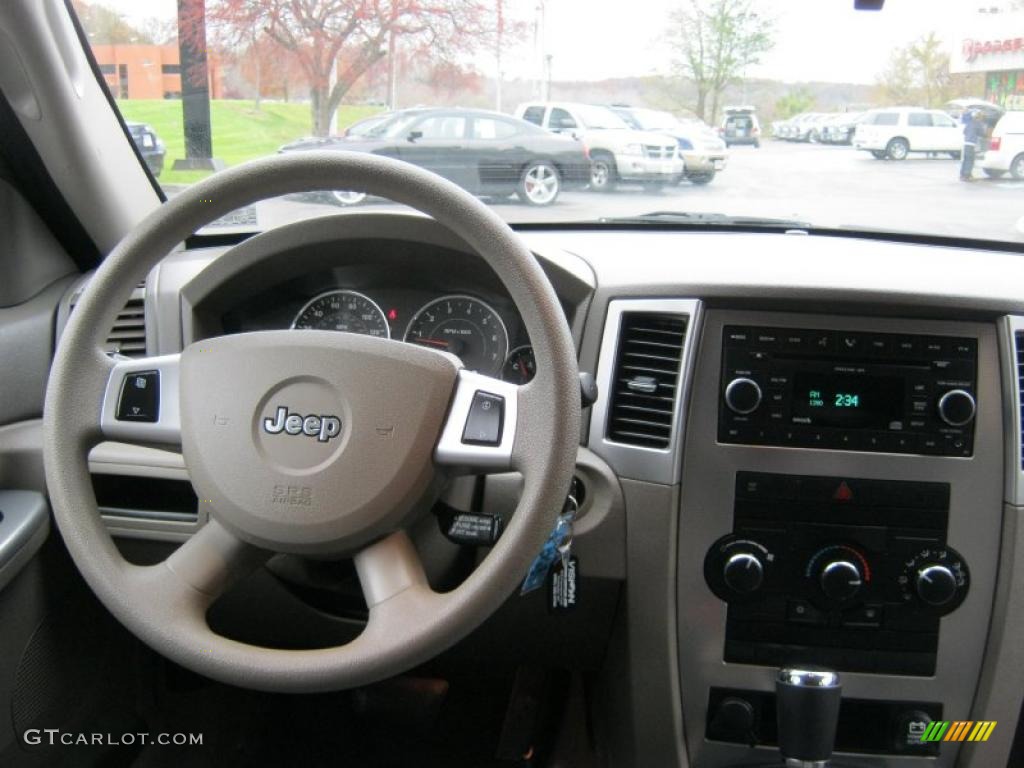 2008 Jeep Grand Cherokee Laredo 4x4 Khaki Steering Wheel Photo #39641849